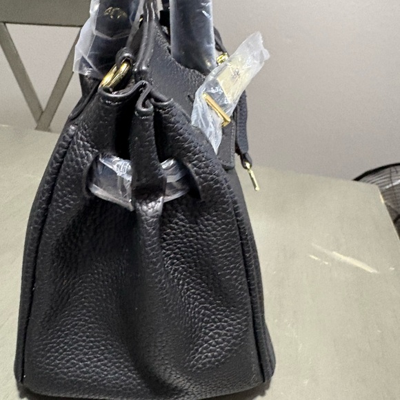 Elegant Black NWT Handbag - Picture 4 of 6